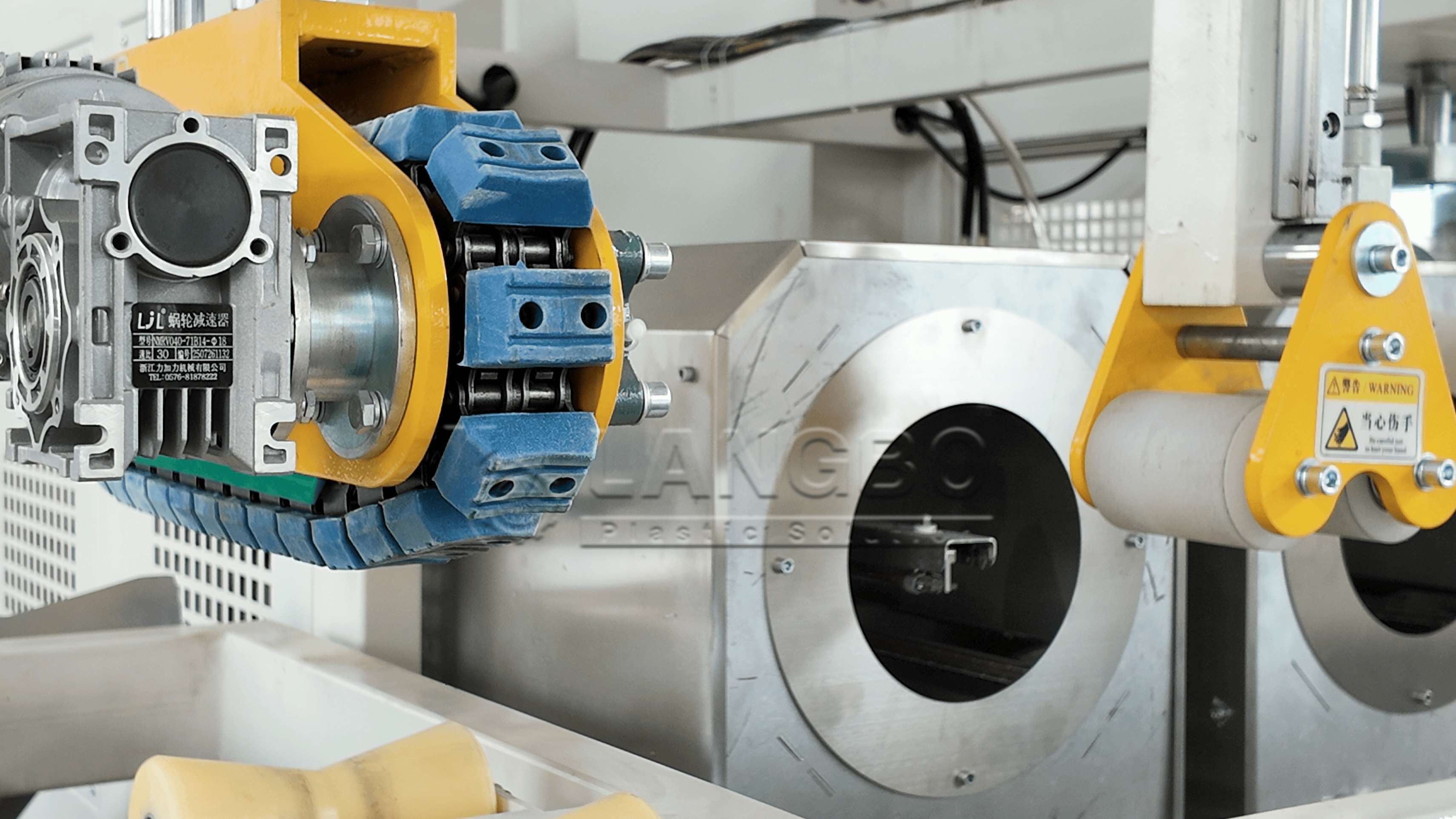 son şirket davası hakkında İngiltere Altyapısı Boru Üretimi için PVC ABA boru çıkartma hattı ile entegre PVC Belling Makinesi