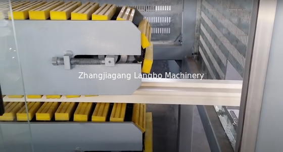 Üretim sürecini geliştirin 1180mm PVC Pencere Profili Üretim Makinesi İki Şekil