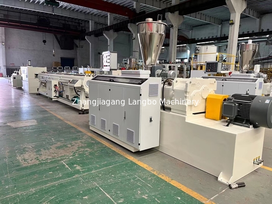 150-250KG / H Kapasiteli yüksek kaliteli 16-160mm PVC Boru Ekstruder