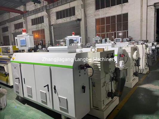 Yüksek Enerjili PVC Boru Üretim Ekstrüzyon Makinesi 150 - 250KG / H
