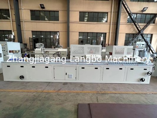 İki bağımsız pist ve 55KW motor gücü olan PVC Köşe Profili Yapma Makinesi