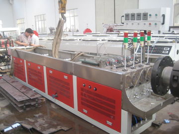 Dayanıklı Dört PVC Boru Üretim Makinesi 250KG/H / 350KG/H Kapasiteli Çift Vidalı