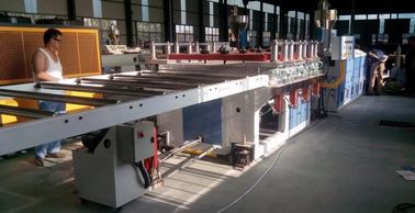 Çift Vidalı PVC Köpük Kurulu Ekstrüzyon Hattı 600kg / H Yüksek Çıkış Kapasitesi