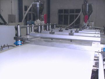 Darbeye Dayanıklı PVC Köpük Kurulu Ekstrüzyon Hattı Hava Dayanıklı Isı Yalıtımı