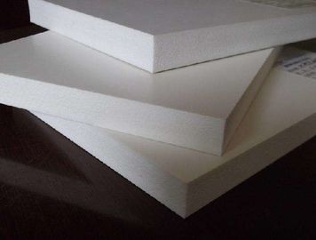 1220 X 2440mm WPC / PVC Köpük Kurulu Ekstrüzyon Hattı Çift Taraflı Kaplama