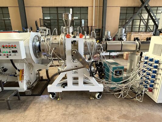 Çin 16-110mm Yüksek yoğunluklu polietilen boru yapım makinesi  hem motor hem de PLC ile
