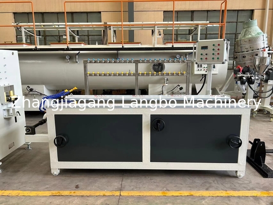 Konik çift vidalı ekstrüderli hassas şeffaf PVC fiyat etiketi ekstrüzyon hattı