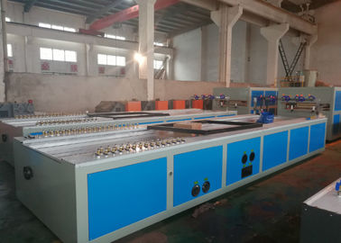 Çok Boyutlu Kalıp Uyumluluğu PVC Profil Tahta Ekstrüder PC Çürük Yaprak Ekstrüsiyon Yapma Makinesi