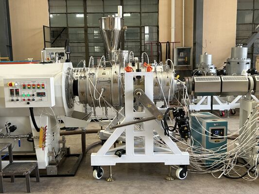 Motor Plastik Ekstrüder HDPE Boru Ekstrüsiyon Üretim Hatı Ekstrüsiyon Makinesi