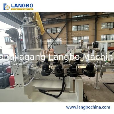 Yüksek çıkışlı gelişmiş PPR Plastik Ekstrüzyon Üretim hattı Tek vida Ekstrüder Boru Yapım Makinesi