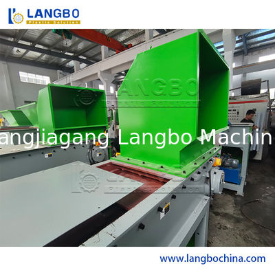 Güçlü Yatay Plastik Kırıcı Makinesi PVC PE Gürültülü Borular Tüpler Tepsiler Pallets Pet PVC PC EVA ABS Gündelik Malzemeler Kırma Kırma