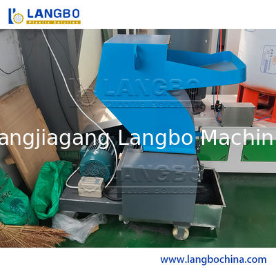 Endüstriyel Atık Evcil hayvan şişe parçalayıcı / ezme makinesi Plastik şişeler ezme üretim hattı