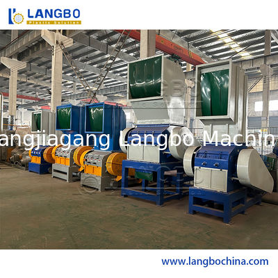 37KW motor gücü ve verimli geri dönüşüm için 100-500KG/HR kapasiteli otomatik plastik parçalayıcı kırıcı