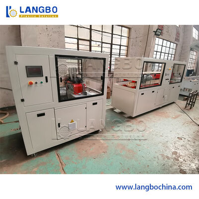 Yüksek Çıkışlı PVC Profil Ekstrüzyon Hattı 300MM Profil Boyutu 250KG / H Kapasite