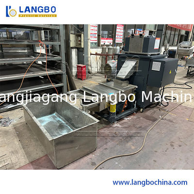 Tek Vidalı Ekstruder Plastik Geri Dönüşüm Kırma Makinesi 150kg / H Kapasite