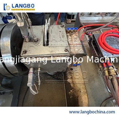 CE WPC Profil Ekstrüzyon Hattı 100 - 150KG / H Yüksek Üretim Kapasitesi