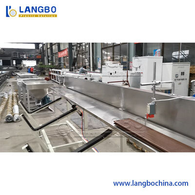 Popüler Kolay Kumandalı WPC Profil Ekstrüzyon Hattı Düşük Enerji Tüketimi