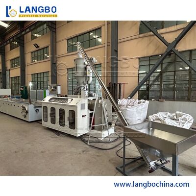 350KG / H Ürün Hızı WPC Duvar Paneli Makinesi, PLC Kontrollü WPC Profil Üretim Hattı