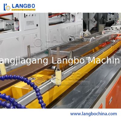 55/110 Konik Çift Makara Ekstrüder WPC Profil Ekstrüzyon Lini, 1180MM Profil Boyutu ve 22KW Motor Gücü