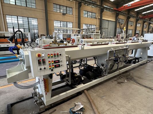 PLC dokunmatik ekran PVC boru çıkartma hattı çift vida boru yapma makinesi