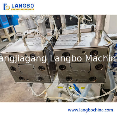 1180mm Profil Boyutu PVC Kablo Kanalı Üretim Makinesi, 8m Kalibrasyon Tablası ve 55/110 Konik Çift Vidalı Ekstrüder ile