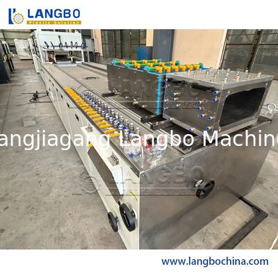 PVC PP PE Ahşap Plastik WPC Profil Ekstrüzyon Duvar Paneli Çatı ve Pencere Kapısı Çerçeve Üretim Hatı