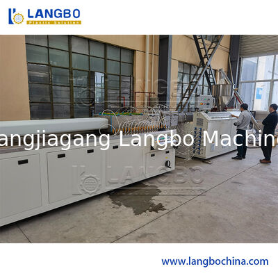 PVC PP PE ABS L Şekilli Plastik Profil Yapma Ekstrüzyon Makinesi Farklı Şekilli Kalıplarla Üretim hattı