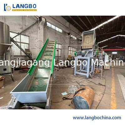 300-5000kg/H Kapasiteli PET Geri Dönüşüm Hattı, 14mm Parçacık Boyutu ve PET Şişe Geri Dönüşümü İçin 380V Voltaj