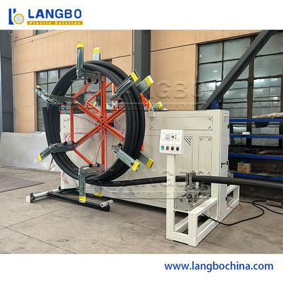 PE boru ekstrüder. Otomatik besleme sistemi. Tekdüze karıştırma için yüksek hassasiyetli vida.