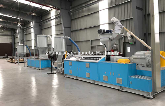 Çift Vidalı WPC Peletleme Ekstrüzyon Hattı Decking Board 350KG / H