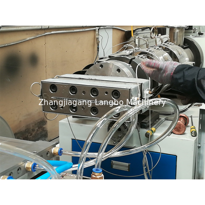 Siemens Motor Power Tam Otomatik PVC Plastik Profil Ekstrüzyon Üretim hattı En iyi üretim için